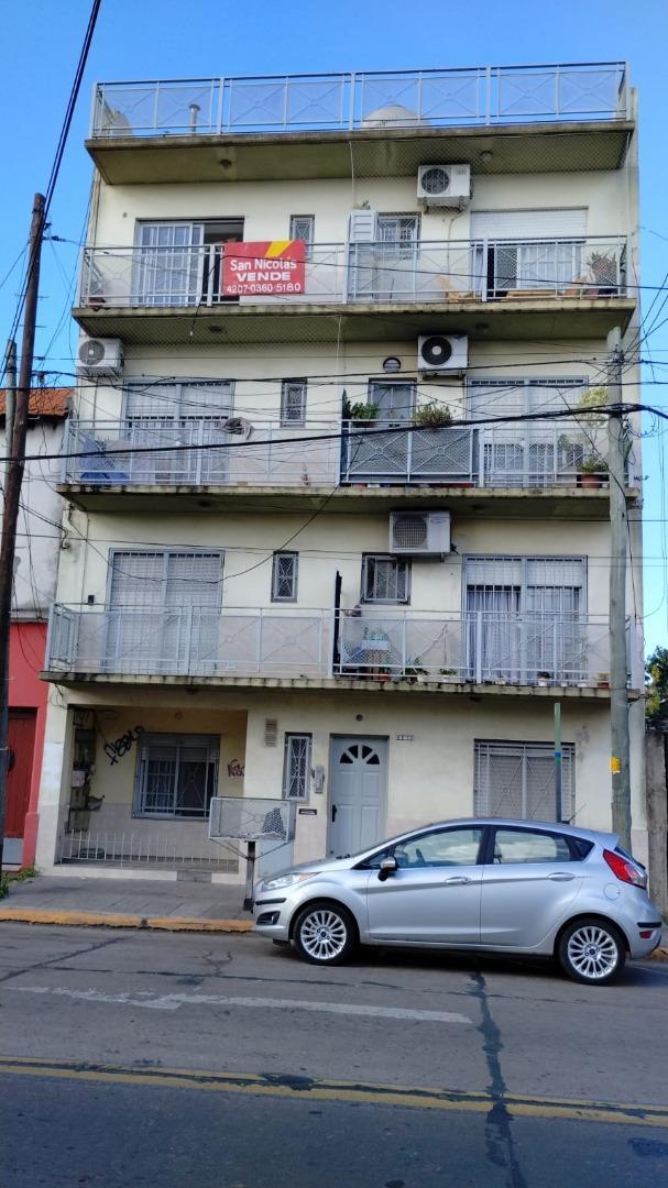 Venta departamento 2 ambientes al frente co balcon en Wilde