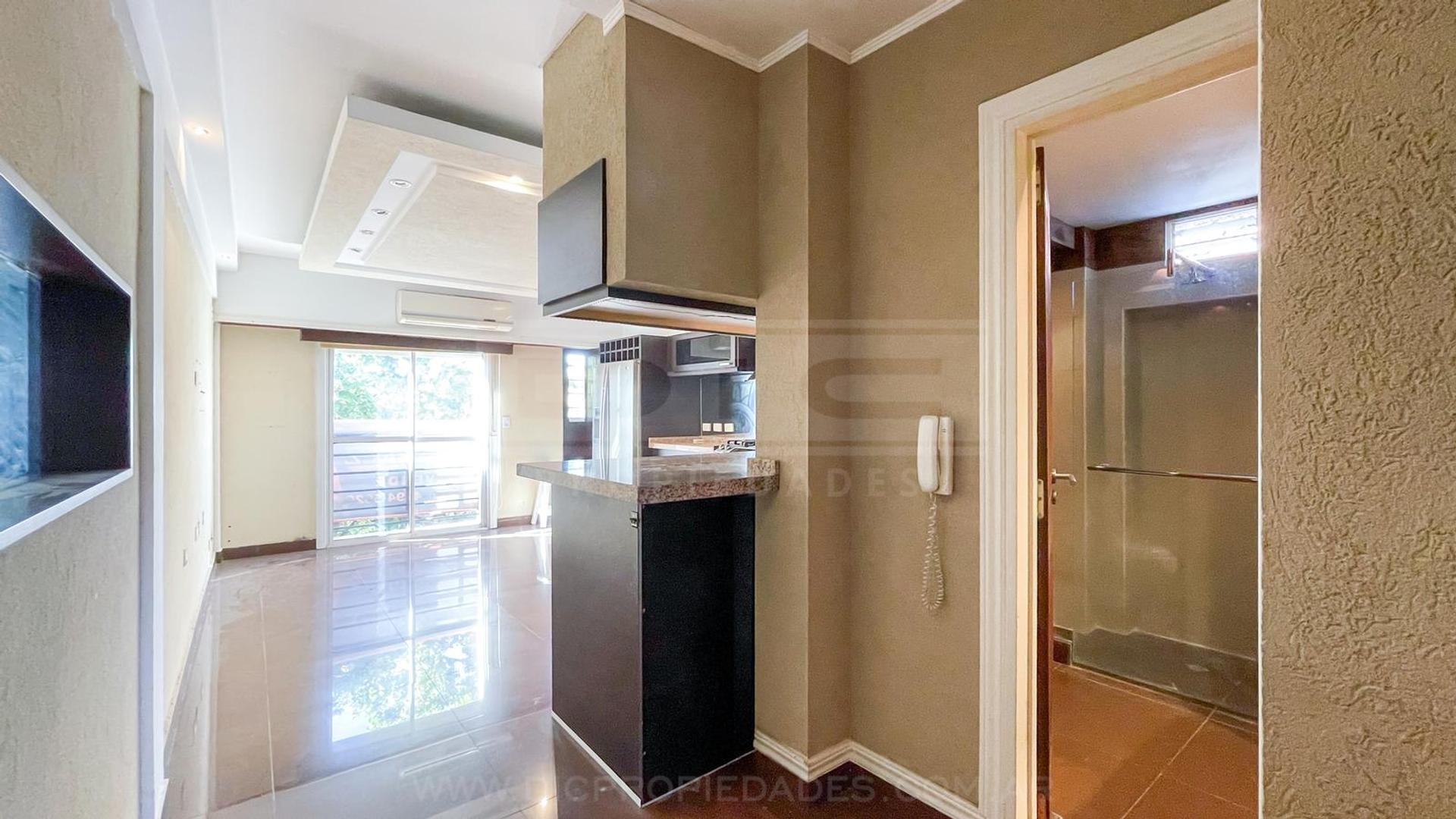 Hipolito Yrigoyen al 200 entre Italia y Carlos Pellegrini