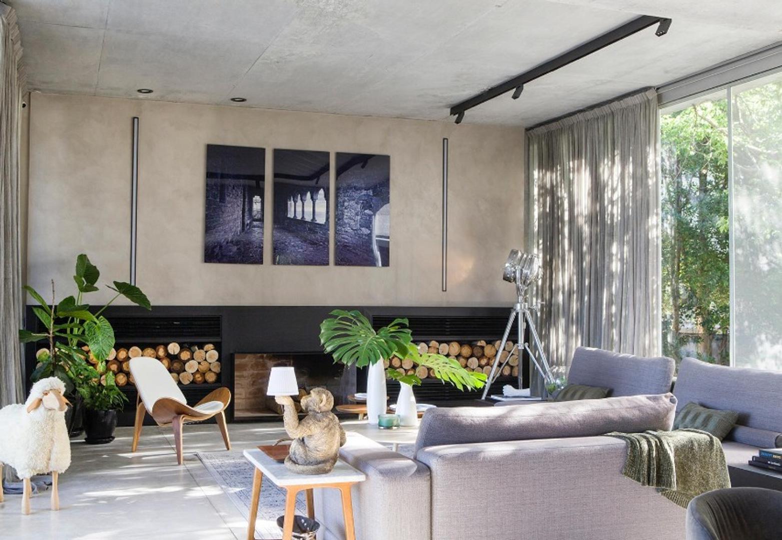 Casa en Venta con 2 cocheras