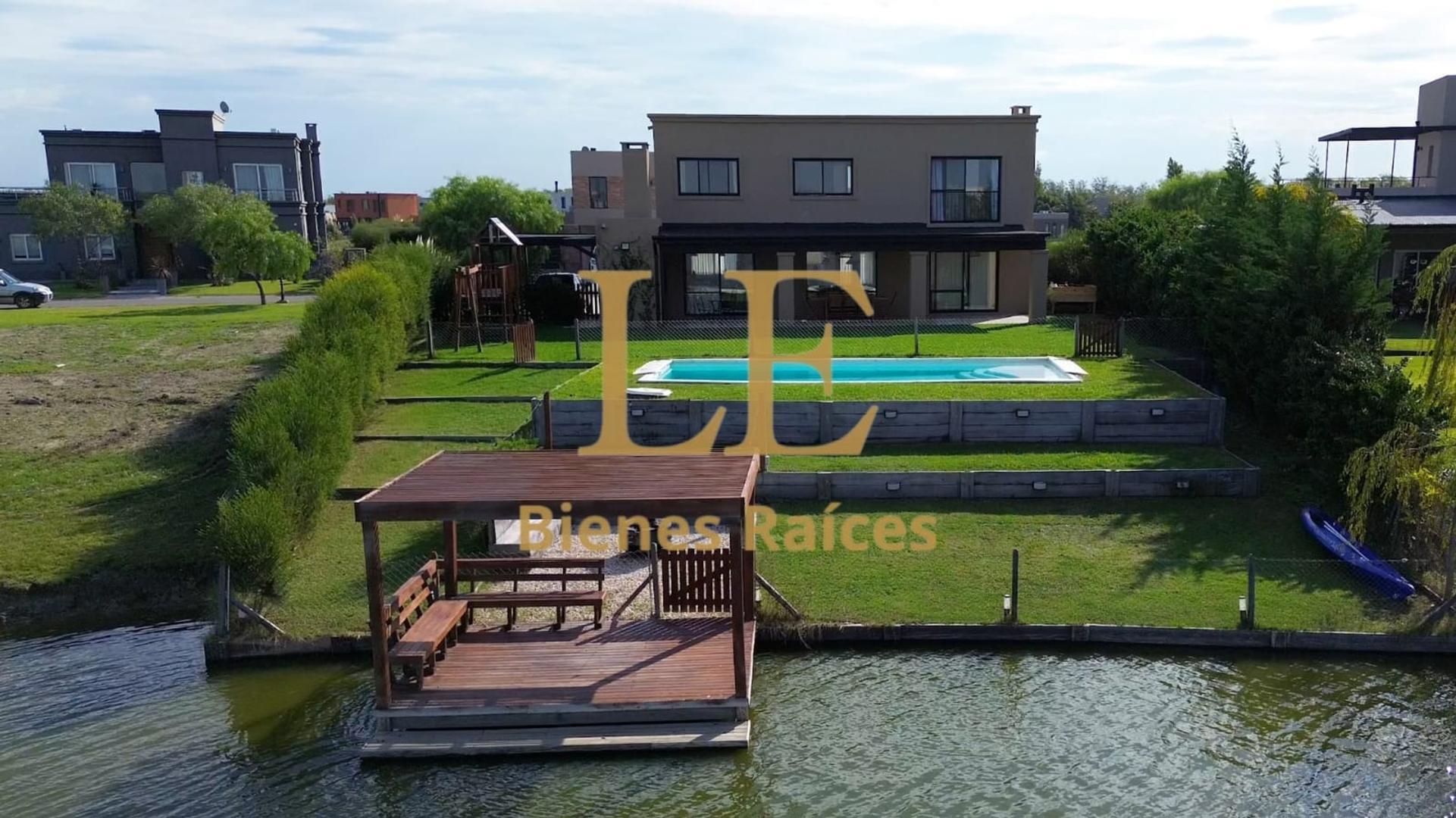 Casa 4 ambientes con 3 baños