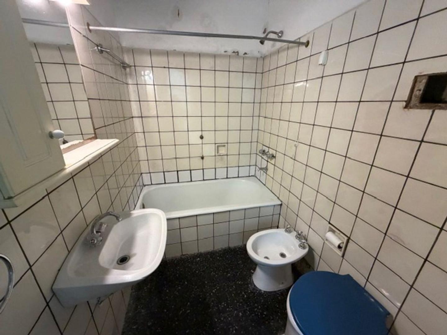 Venta casa 5 Ambientes y 1/2 Mataderos con parque