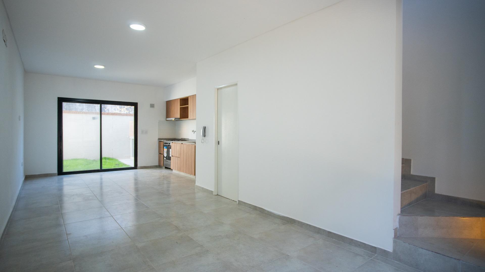 Casa 3 ambientes con 2 baños