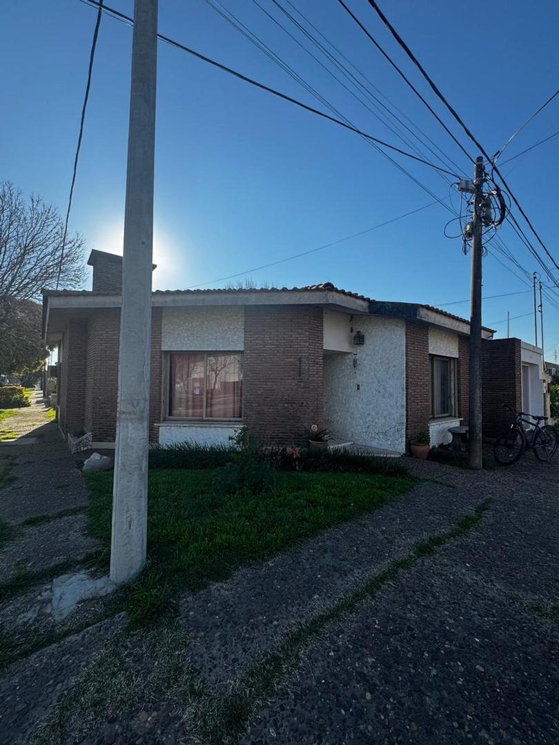 VENTA CASA A REFACCIONAR - ZONA CENTRO, HUMBOLDT.-