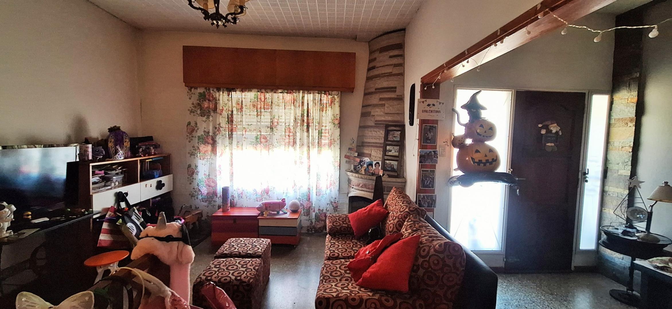 VENTA  DE MUY LINDA VIVIENDA * 3 AMB + GARAJE + SUSTENTABLE