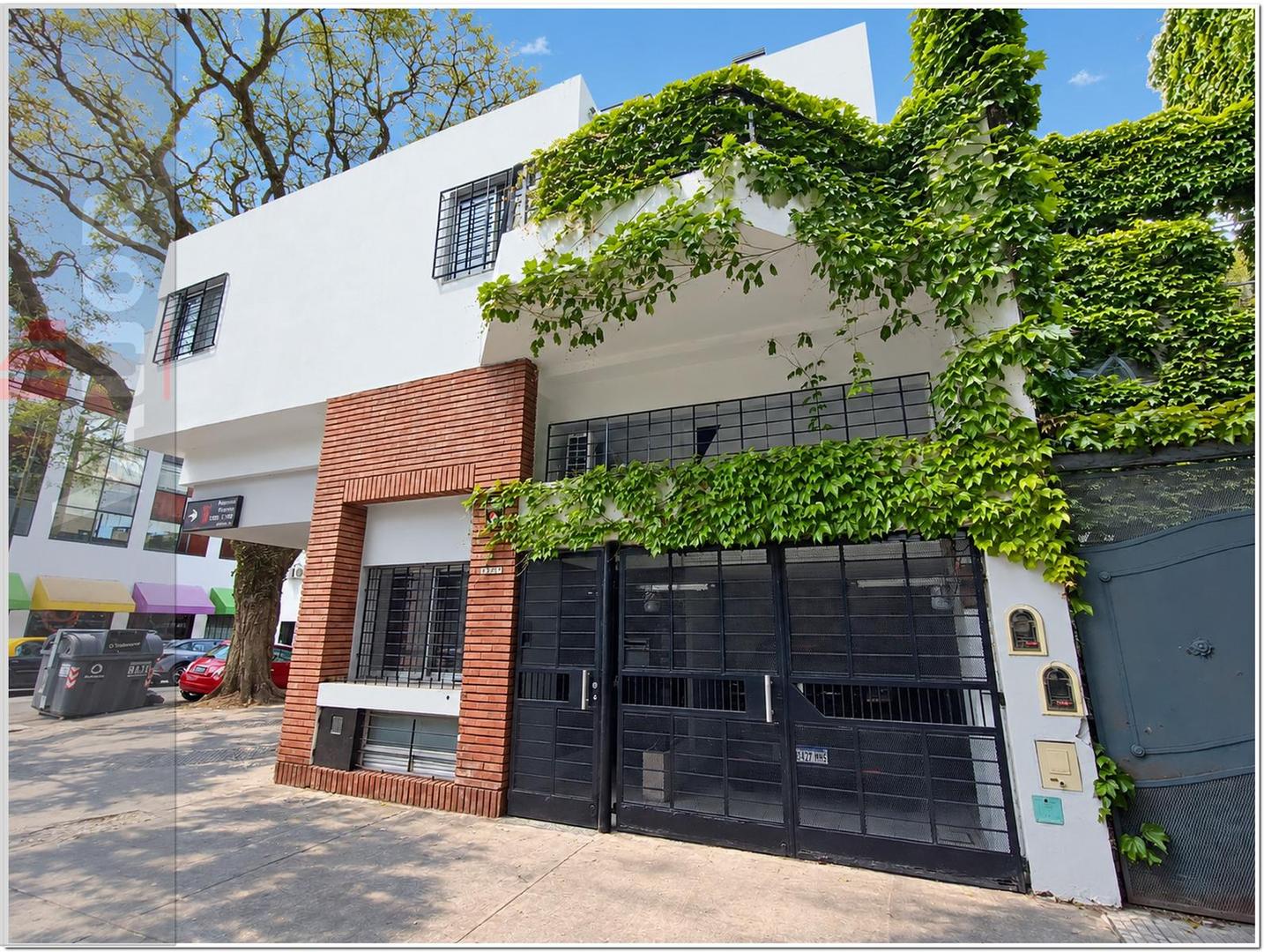 Venta Casa en lote propio 4 amb. V. Urquiza - 3 dormitorios, escritorio, play, terrazas, garage 