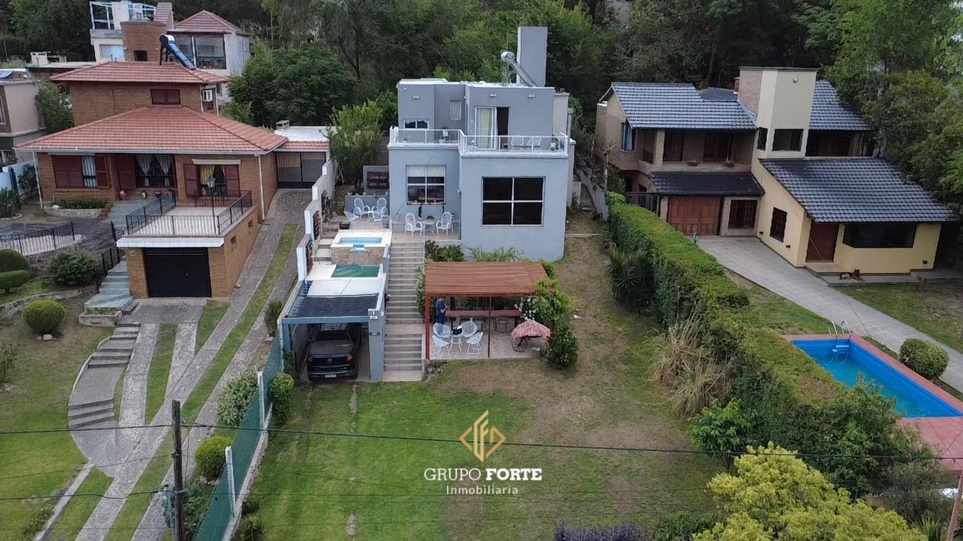 CASA CON PILETA EN VENTA EN VILLA CARLOS PAZ FRENTE AL RIO