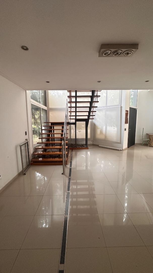 Casa 5 ambientes con 4 baños