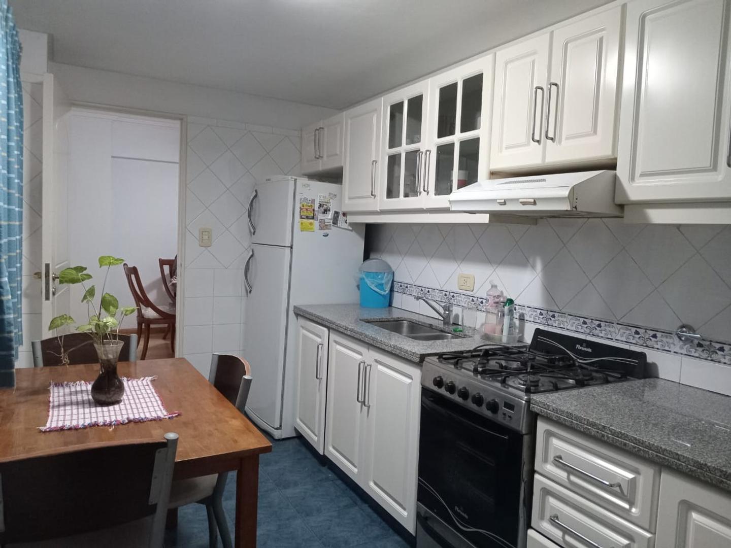 Departamento con ambientes amplios.