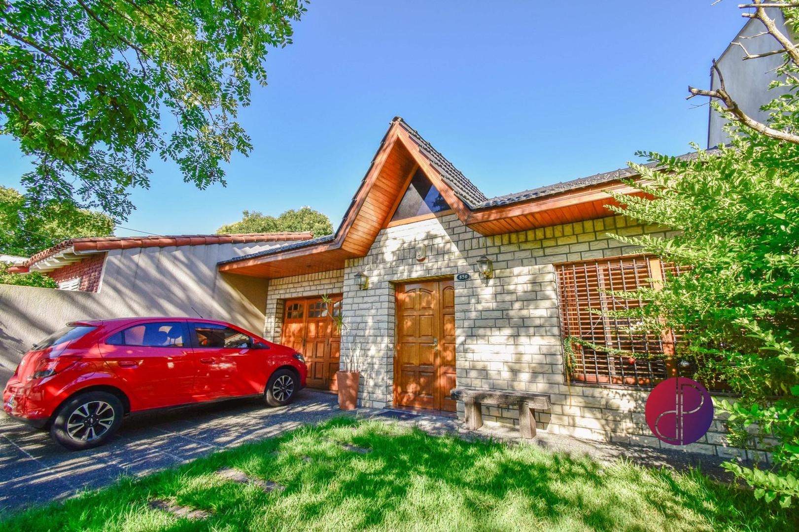 chalet categoria con 3 dorm, pileta y parque.