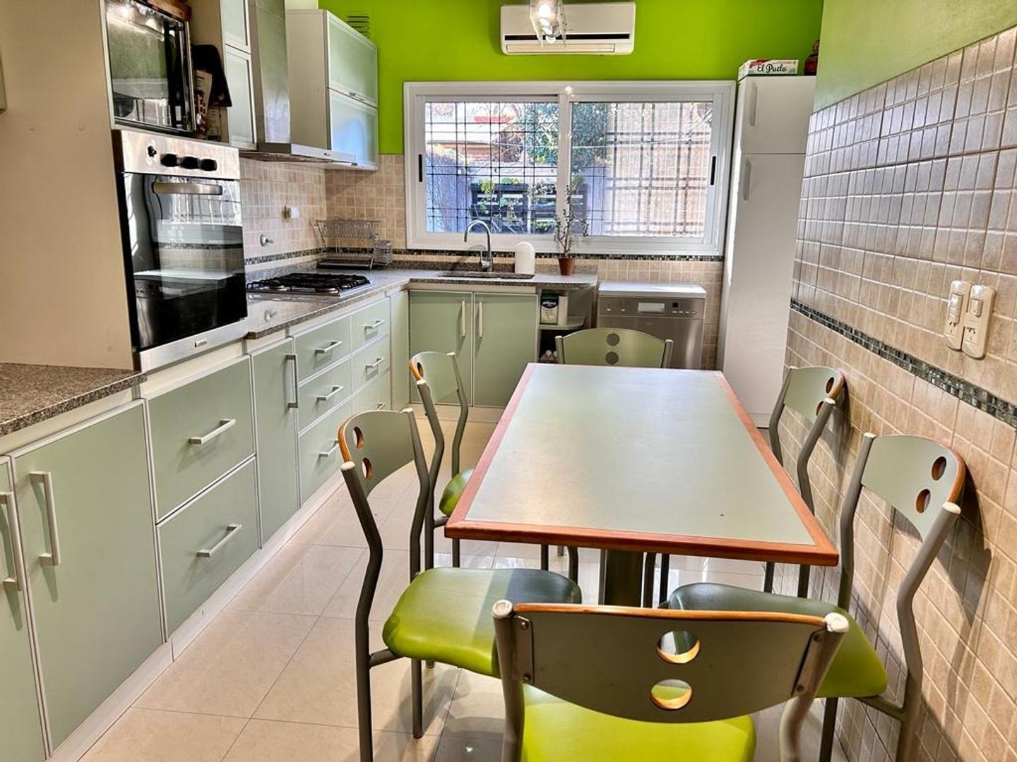 CASA DE 4 AMBIENTES MAS DEPARTAMENTO MONO AMBIENTE