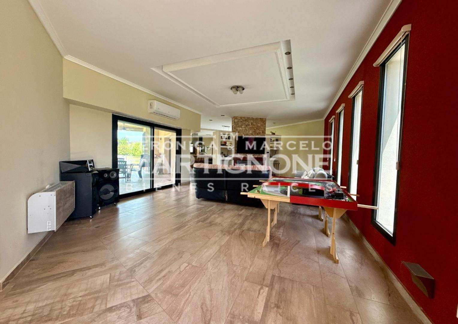 Casa 5 ambientes con 4 baños