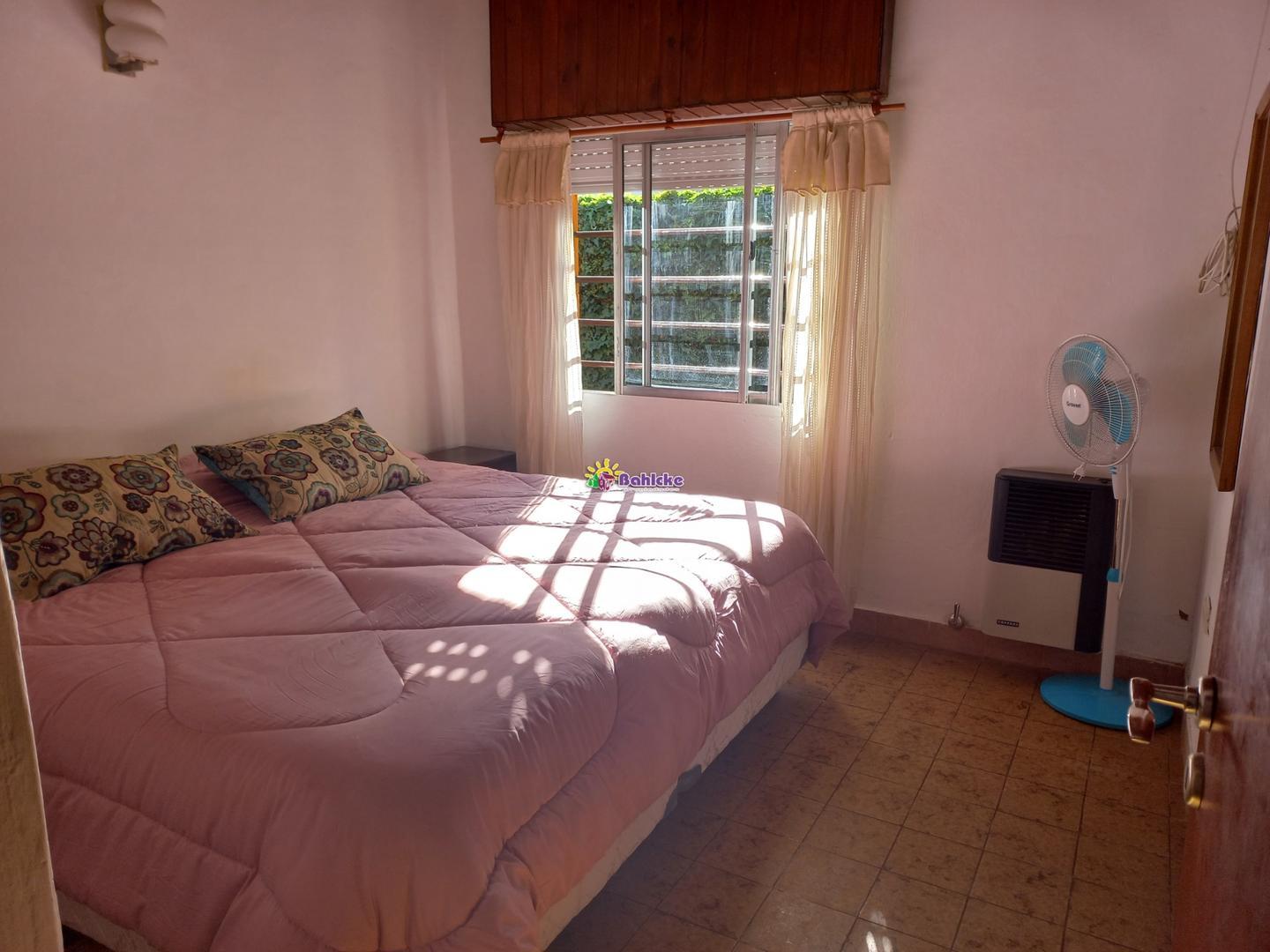 VENDO EN GESELL, CHALET 3 AMB + DEPTO 1 AMB.   