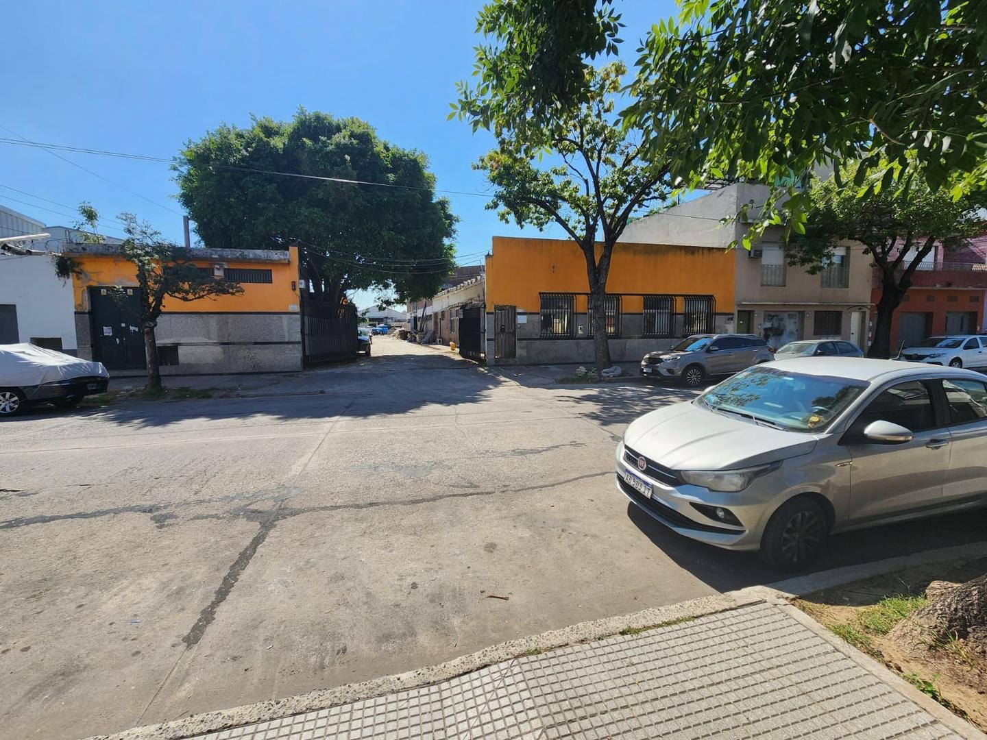 TERRENO MIXTURA 3 CON SALIDA A 2 CALLES. EXCELENTE UBICACIÓN