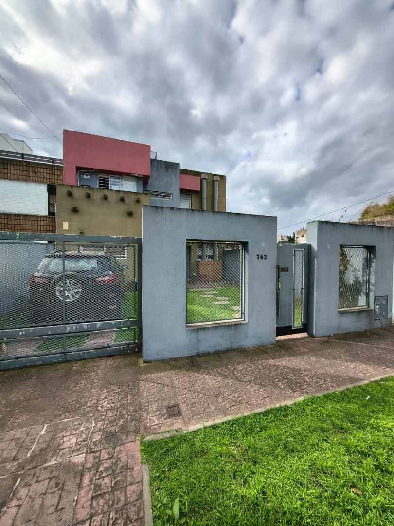 Casa en venta - Ituzaingo Sur - Laguna al 700