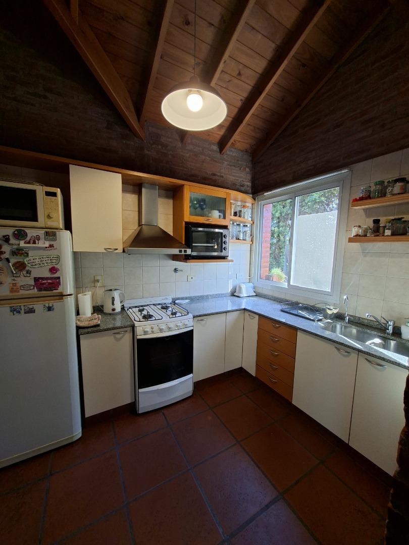 Casa en Alquiler con 4 cocheras