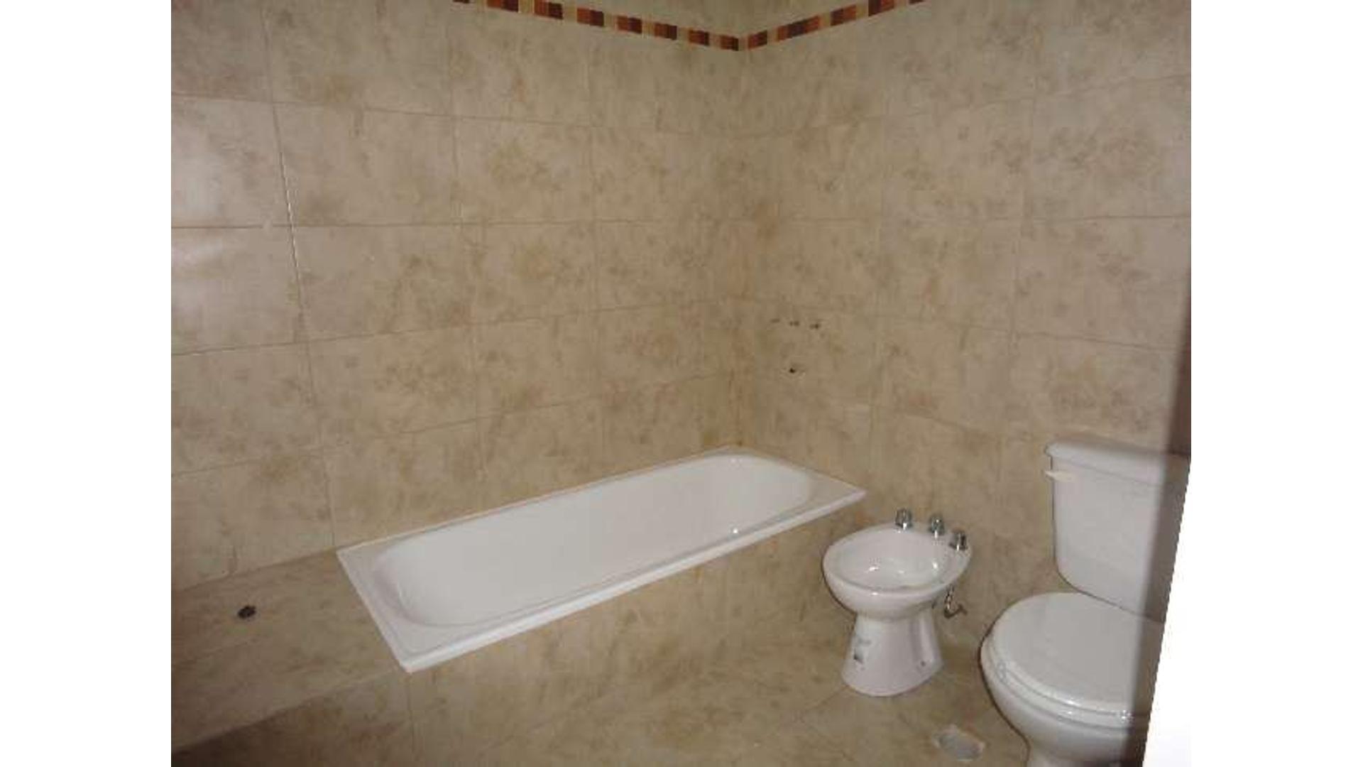 Casa 4 ambientes con 3 baños