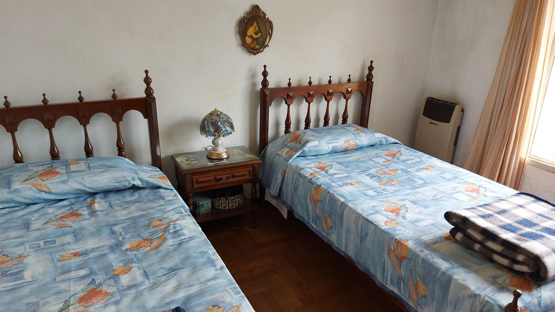 Casa en Venta con 4 cocheras