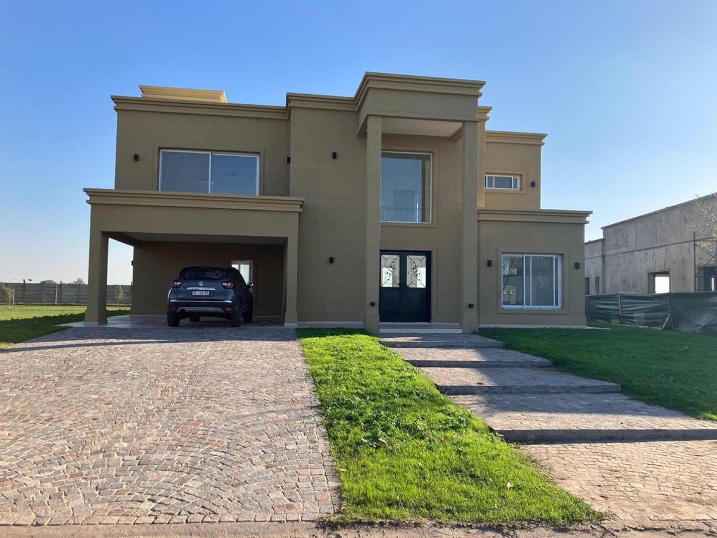 CASA EN VENTA 5 AMB. EN BARRIO TERRALAGOS-SECTOR LAGUNA