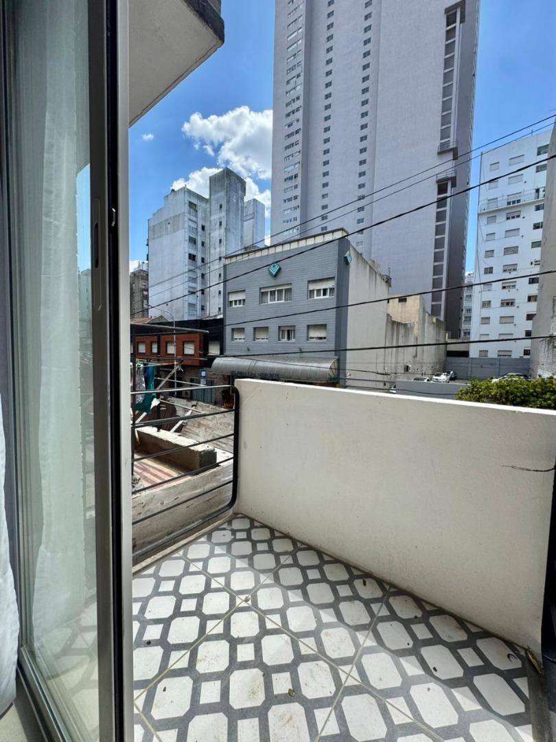 Almirante Brown 1500, Piso 1