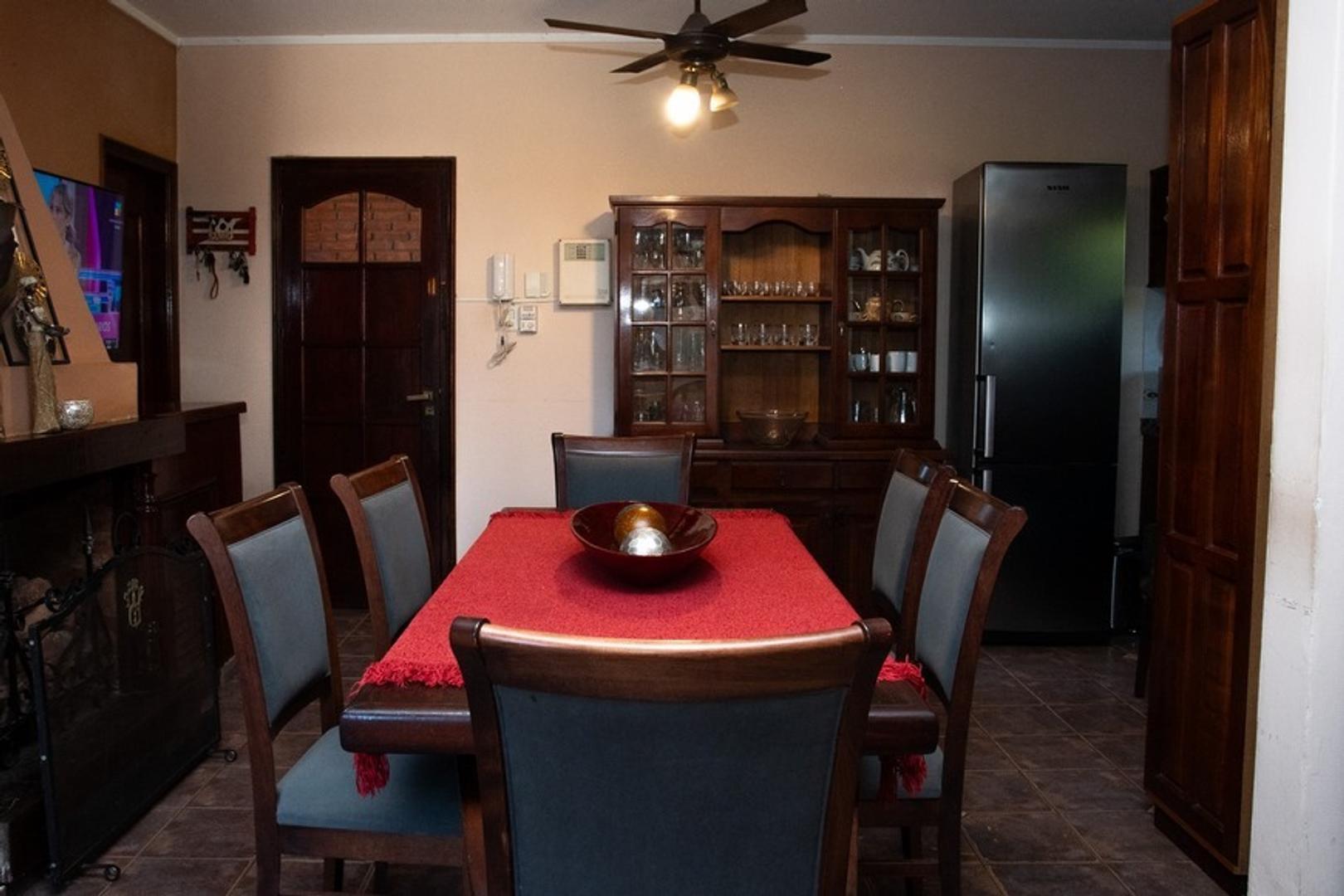 Casa en Venta con 2 cocheras