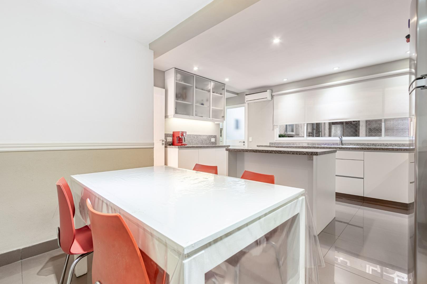 Departamento 4 ambientes con 3 baños