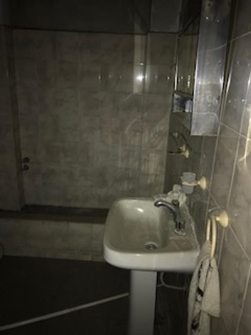 Dpto 1er piso por escalera, 3 dormitorios con patio - Lanus