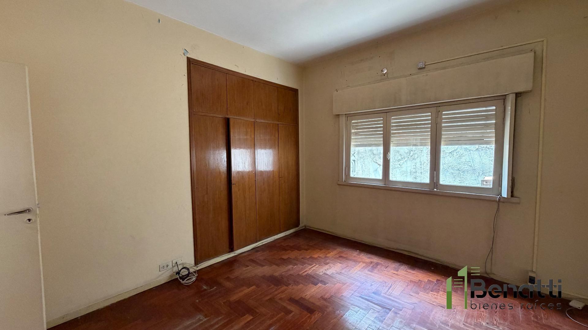 Depto Tipo Casa en Alquiler en Lomas Del Mirador, $ 650.000