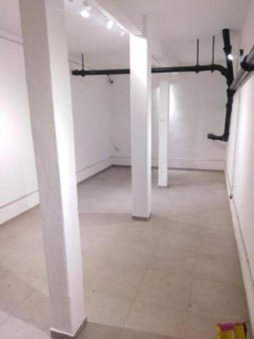 VENTA  LOCAL  AL FRENTE . ECUADOR 400