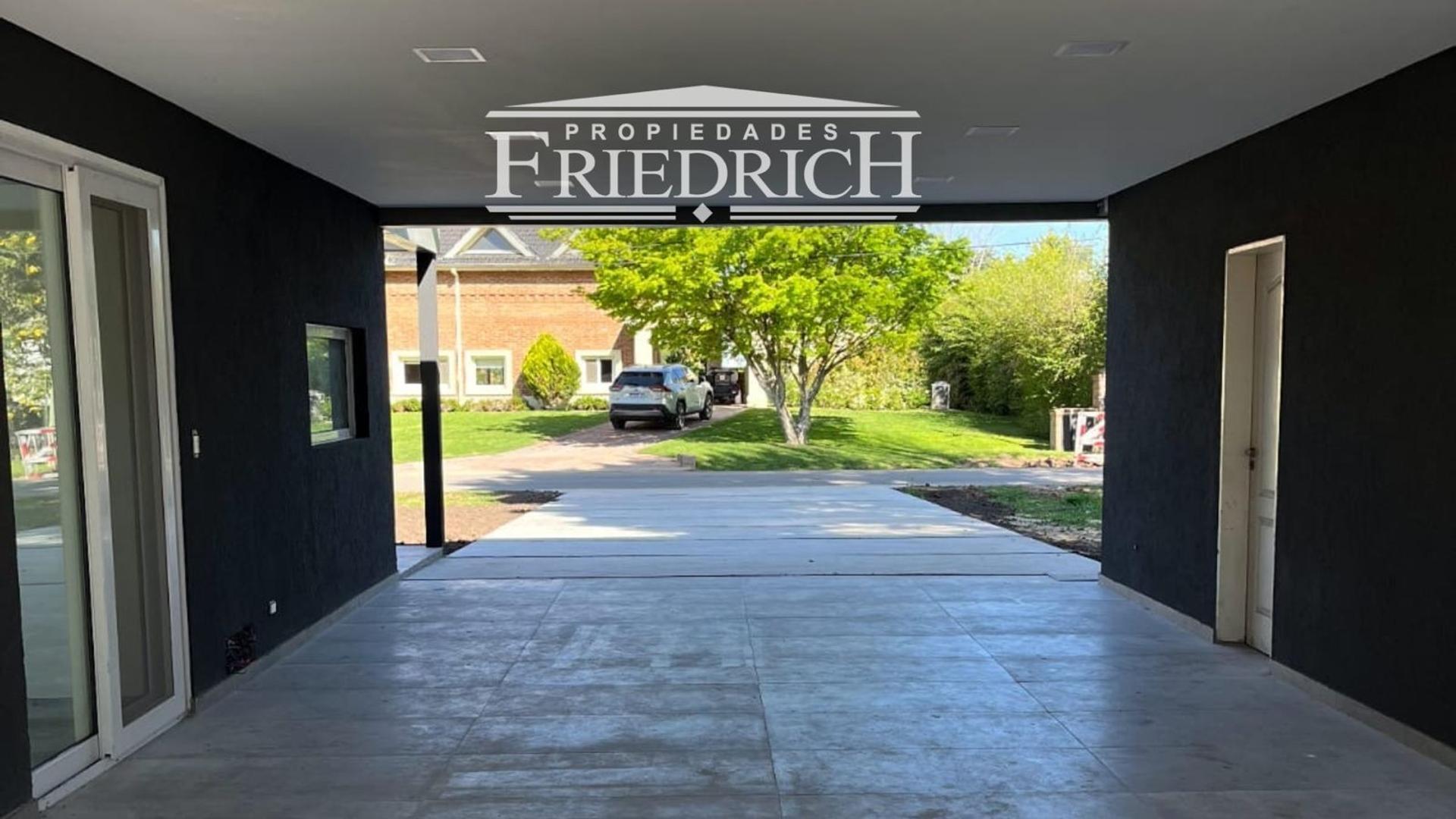 Casa en Venta con 4 cocheras