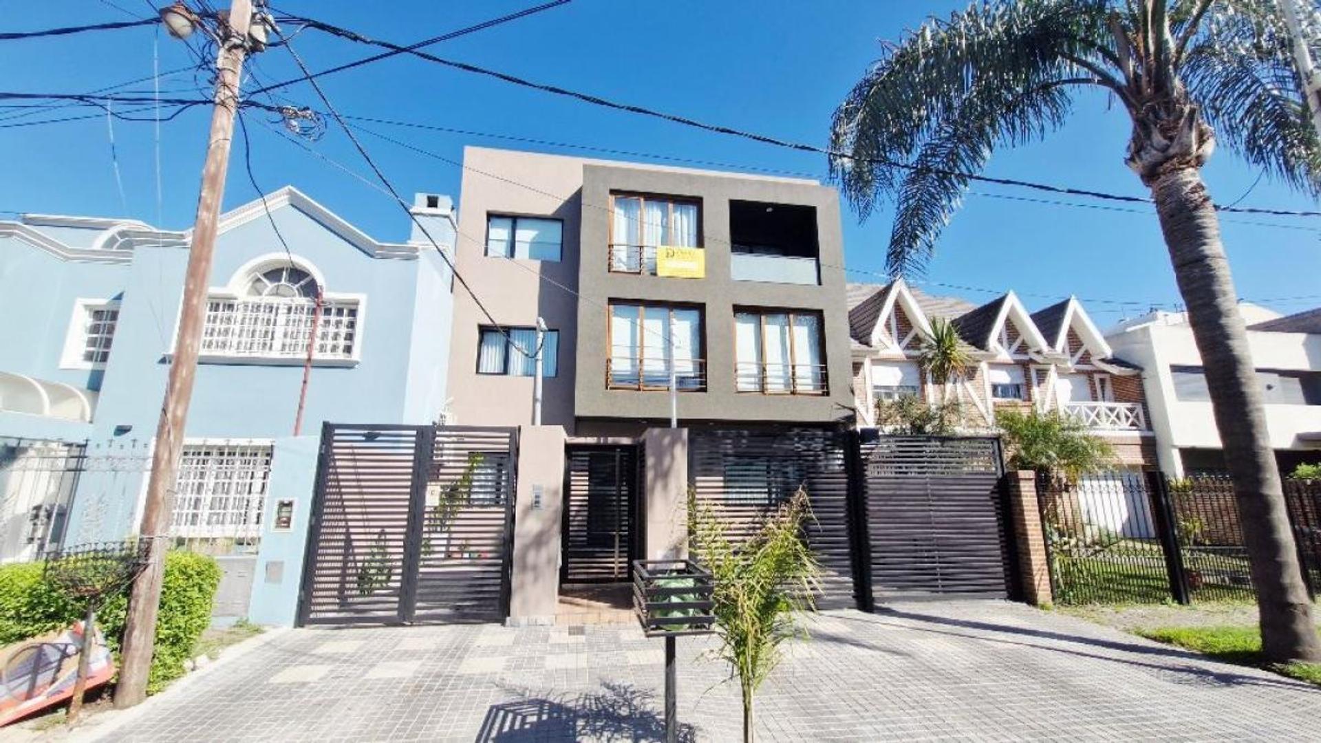 Fray Mamerto Esquiu 700, Piso 2