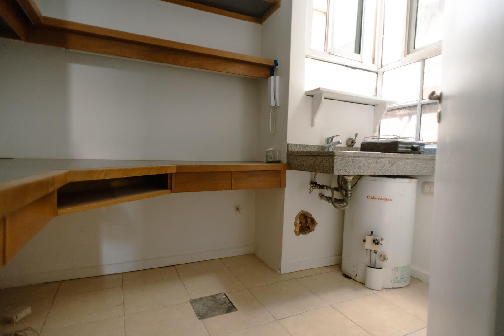 Solo Oficina I no es vivienda I 1er piso x escal