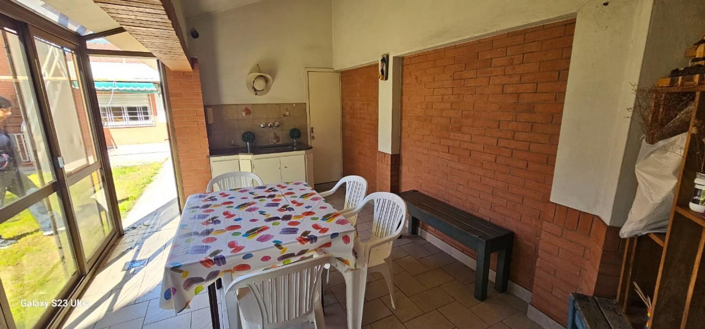 Casa en Venta con 4 cocheras