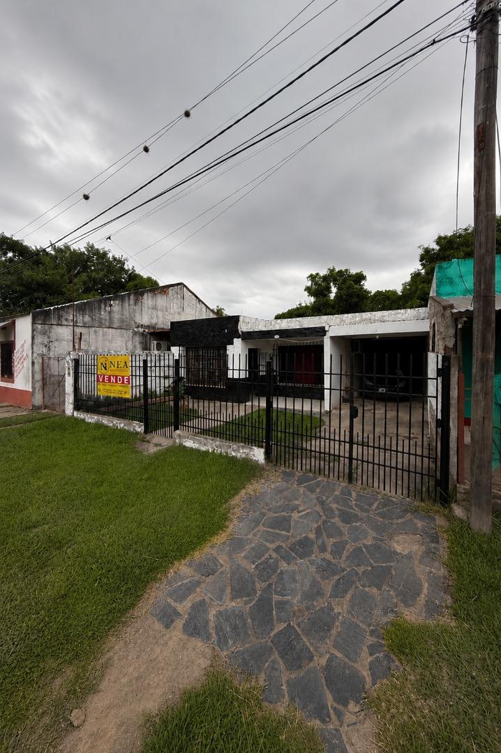 Casa de dos dormitorios con patio, galpon y cochera doble