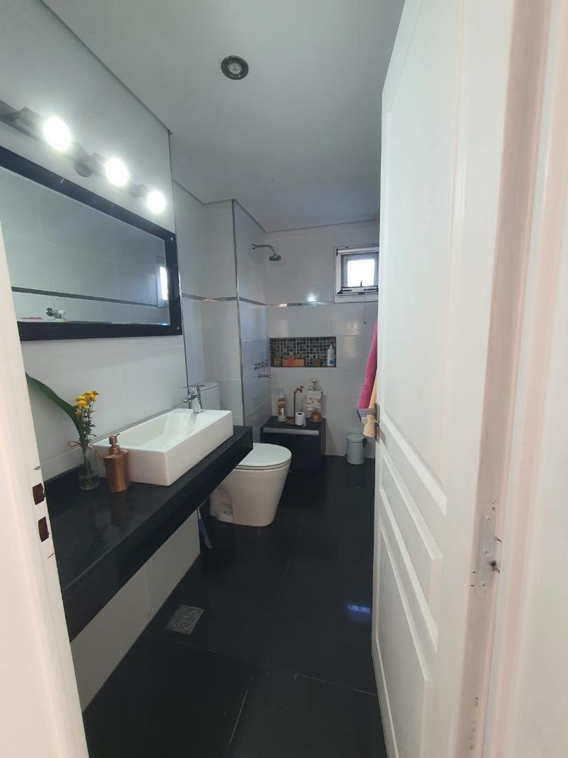 Casa en Venta con 5 cocheras