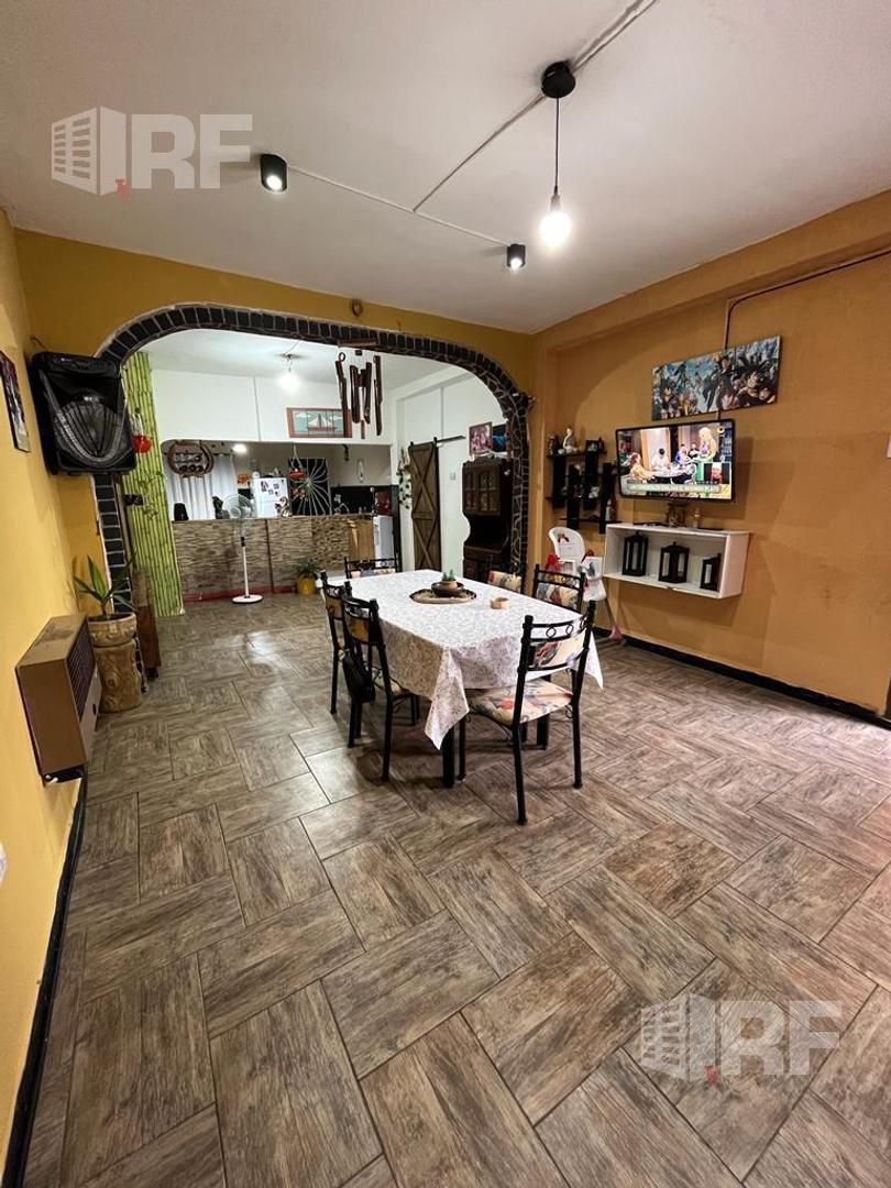 Casa 5 ambientes con 2 baños