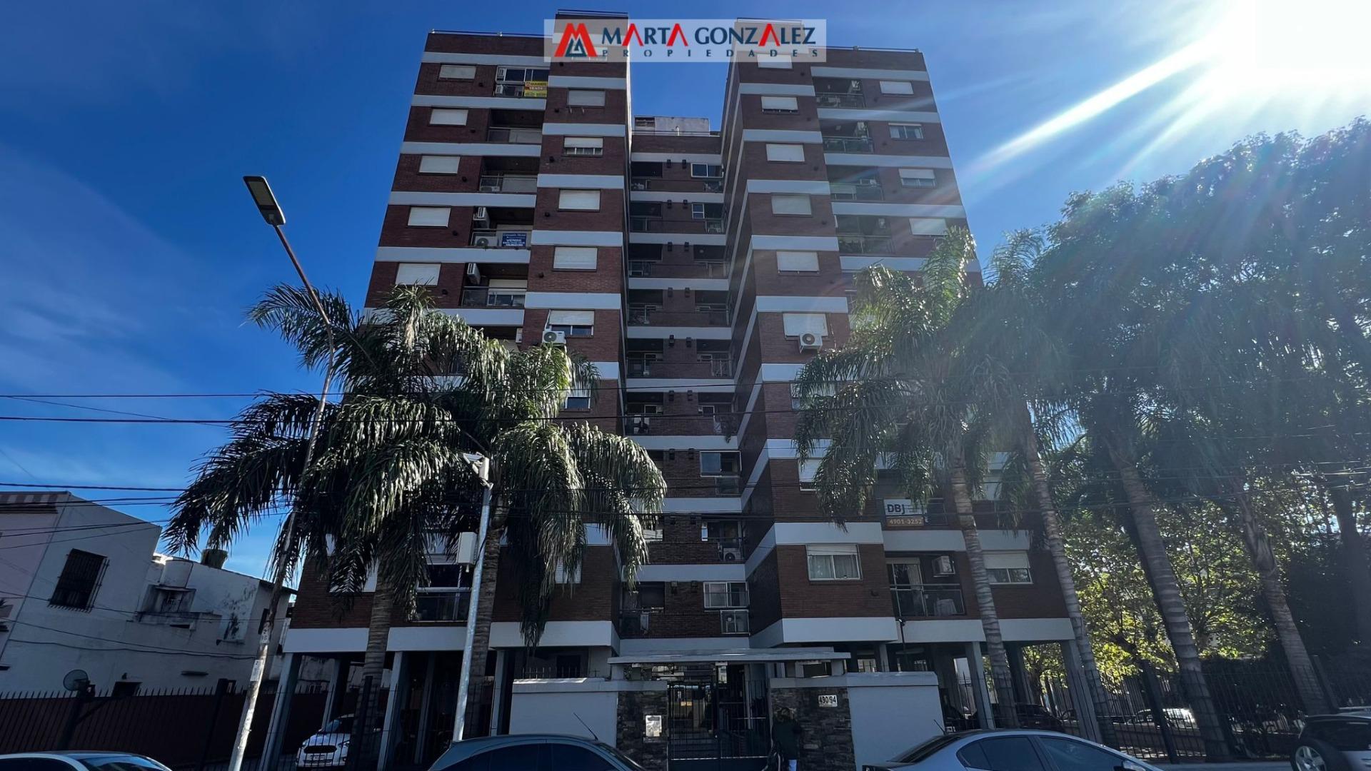 Tres ambientes con BALCON y COCHERA   baulera doble