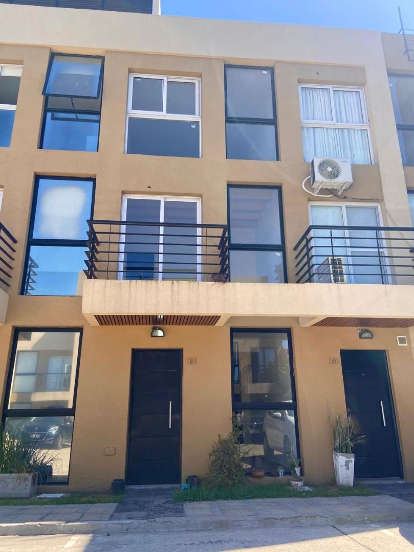 Casa en Alquiler de 3 dormitorios