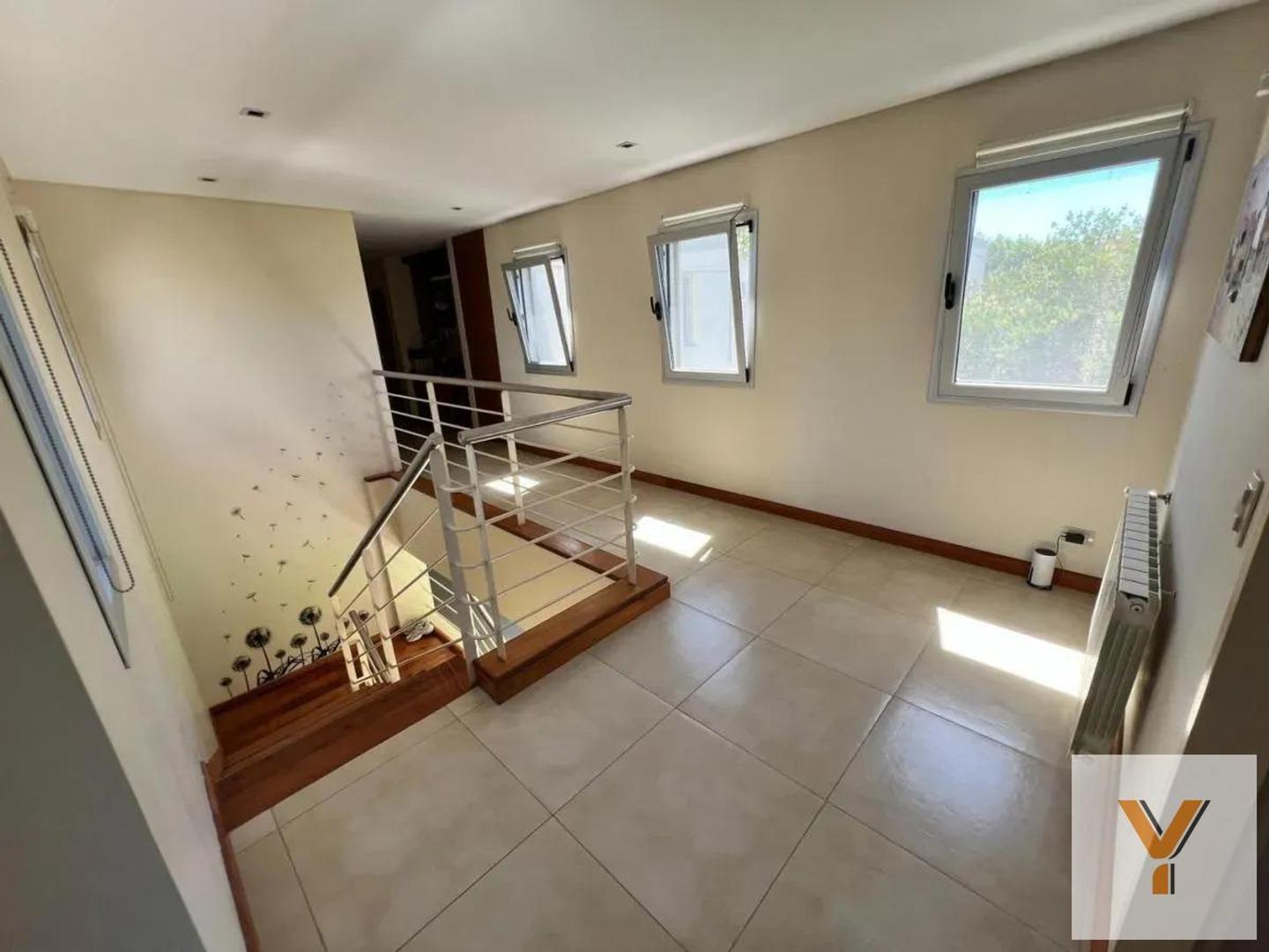 Casa en venta - 6 Dormitorios 5 Baños - La Plata