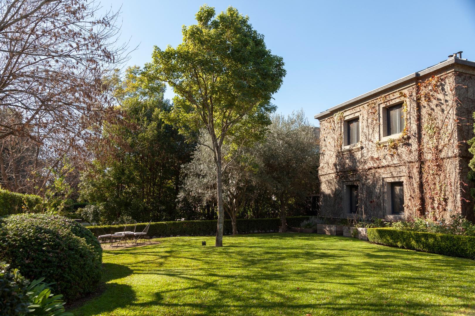 Casa en Venta con 4 cocheras