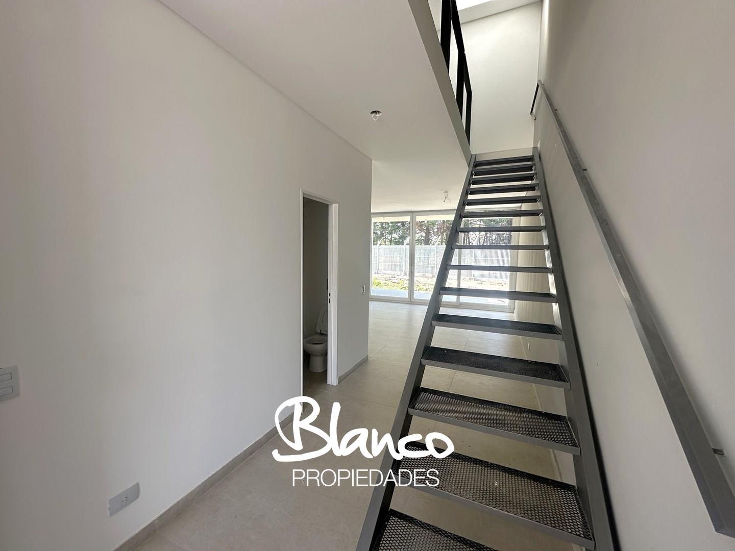 Departamento 5 ambientes con 4 baños