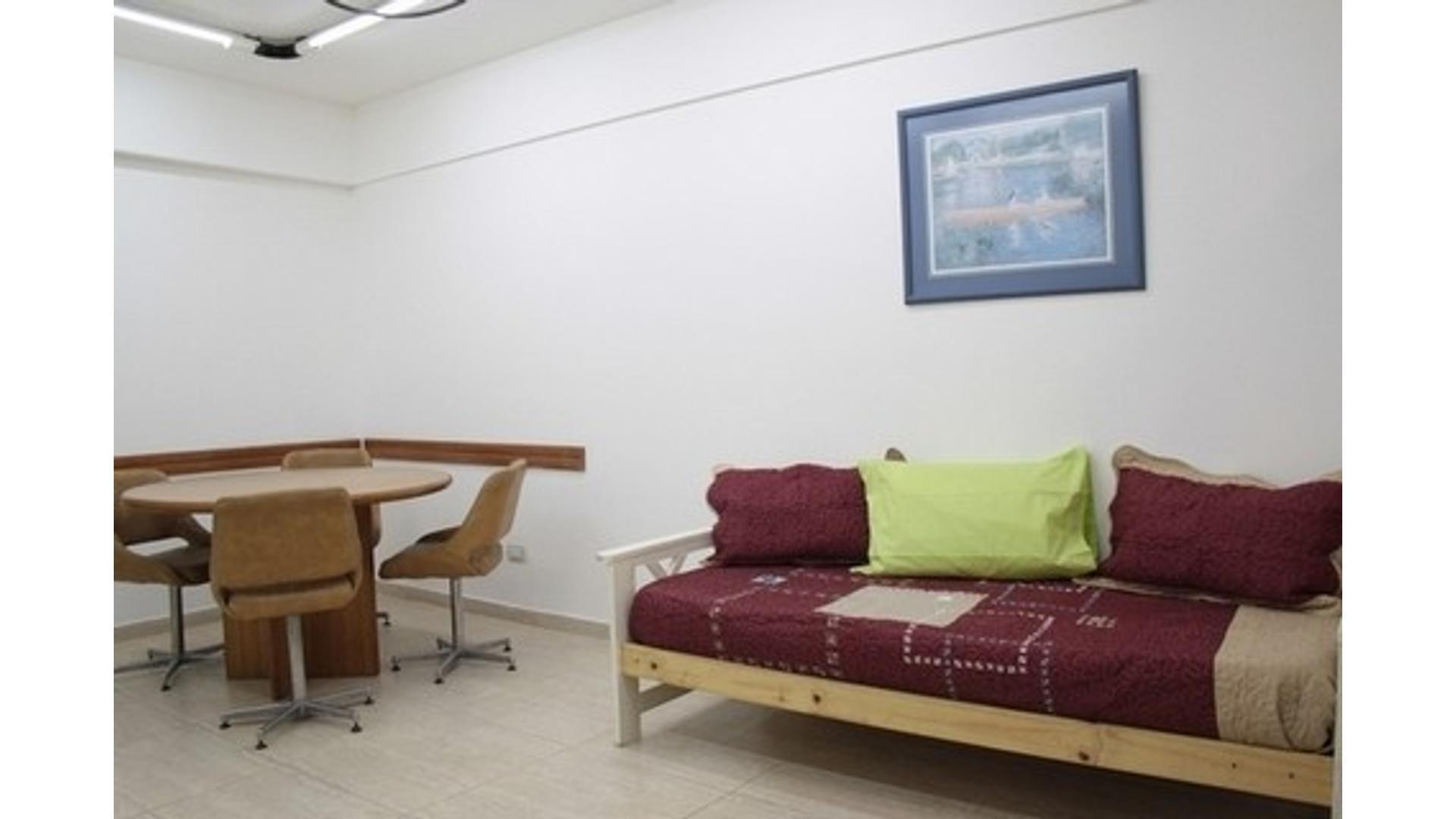 Comodo 2 AMB en Centro en Carabelas al 200