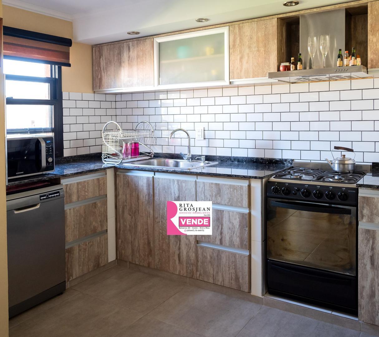 Casa 4 ambientes con 2 baños