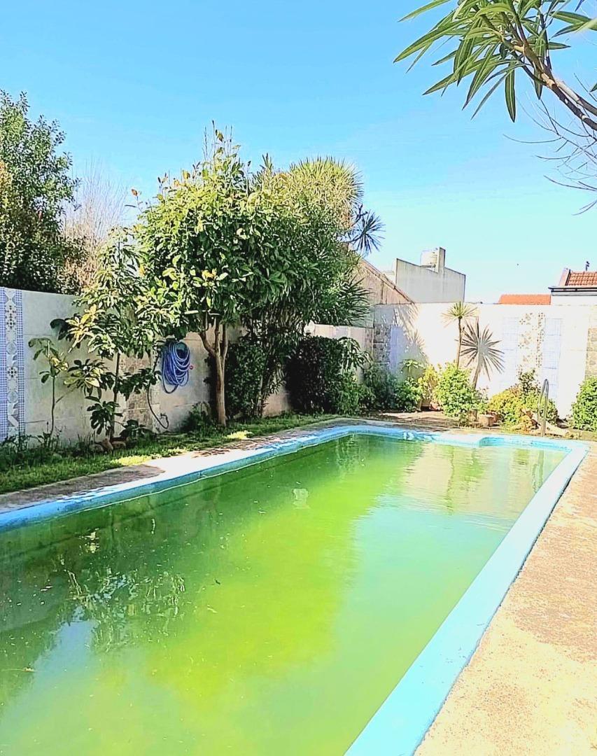 CASA DE  6 AMBIENTES CON PILETA. BARRIO CONSTITUCION