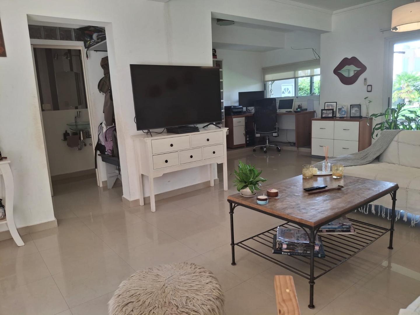 Casa 4 ambientes con 3 baños