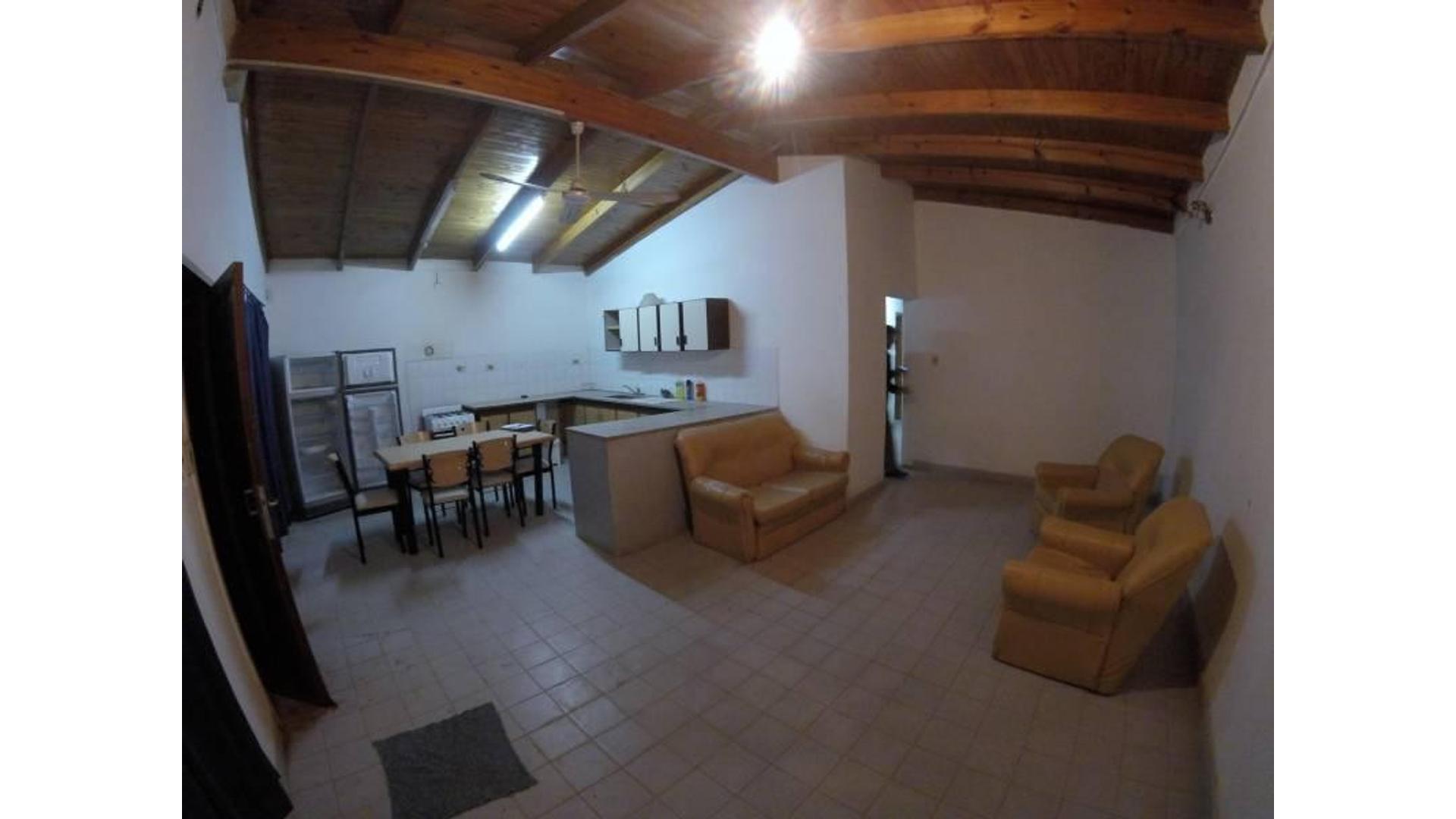 Casa 4 ambientes con 2 baños