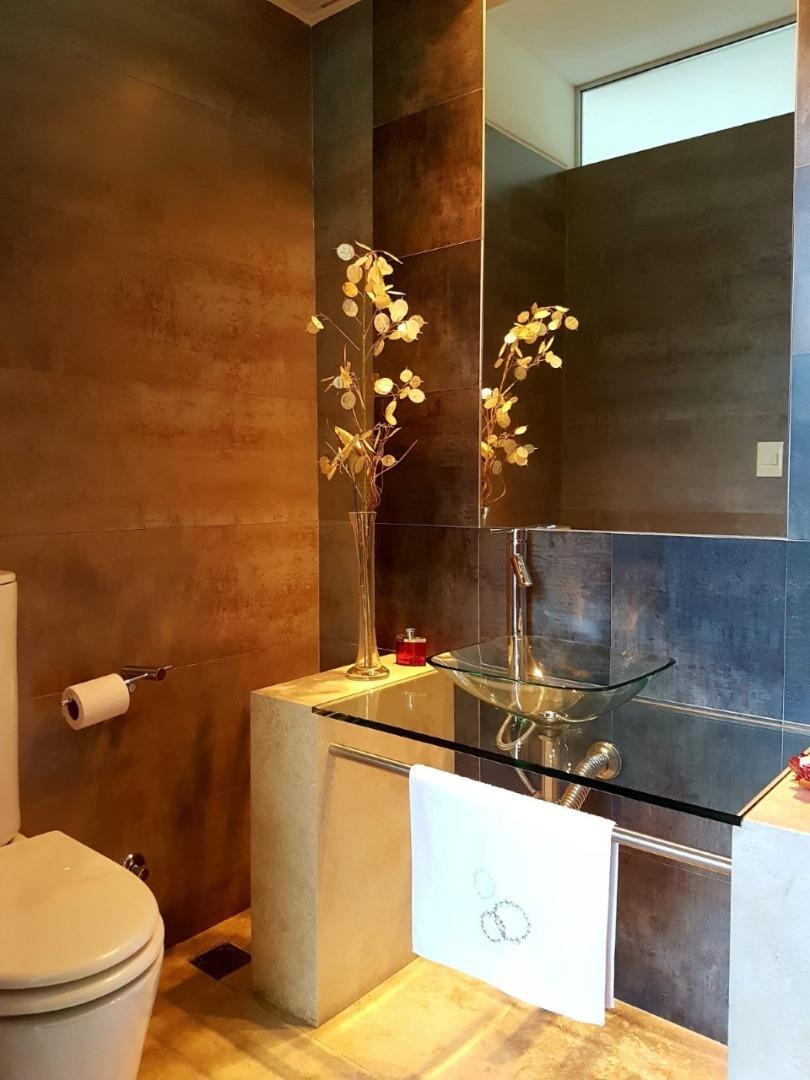 Casa 5 ambientes con 5 baños