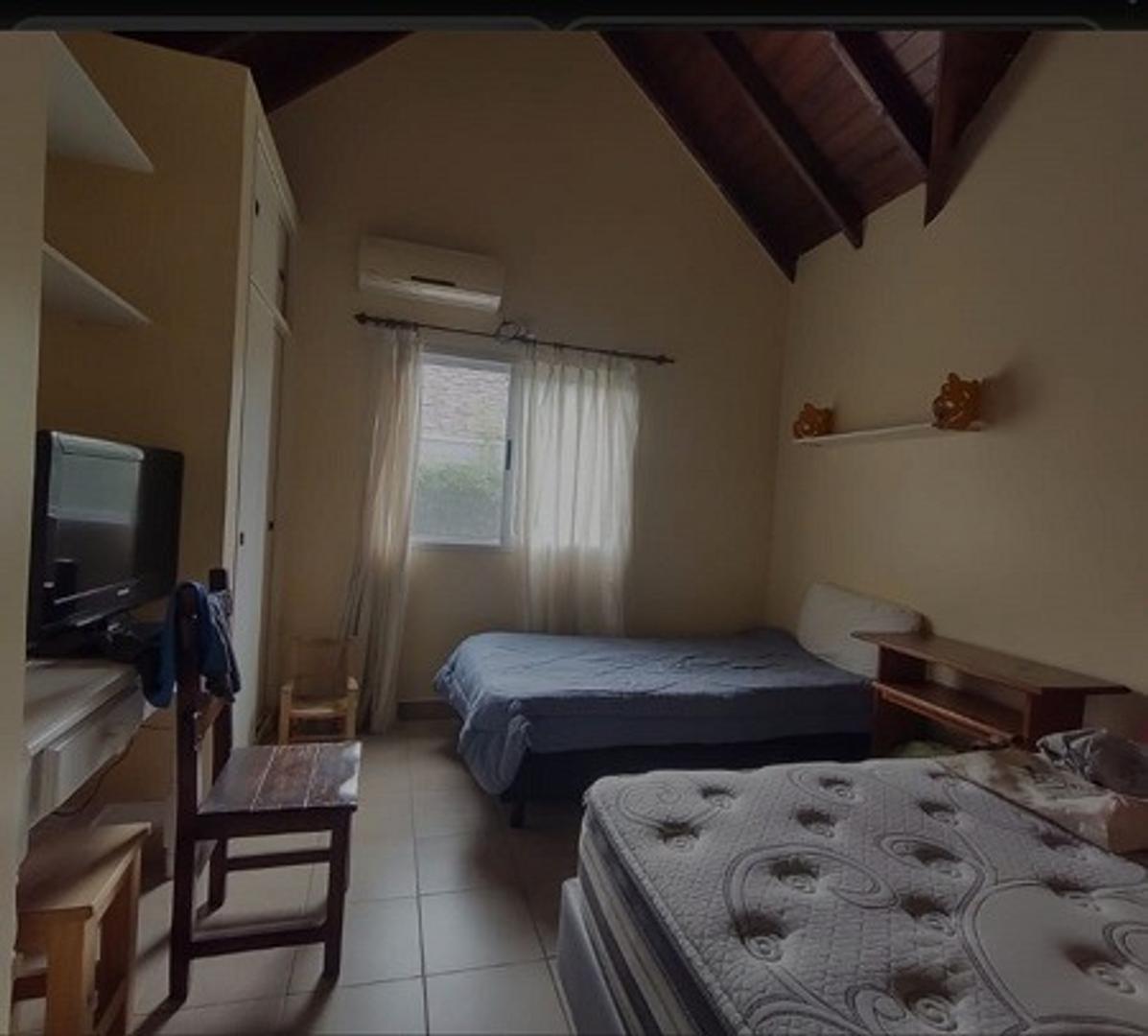 Excel casa en country con seguridad parrilla, parque pileta,