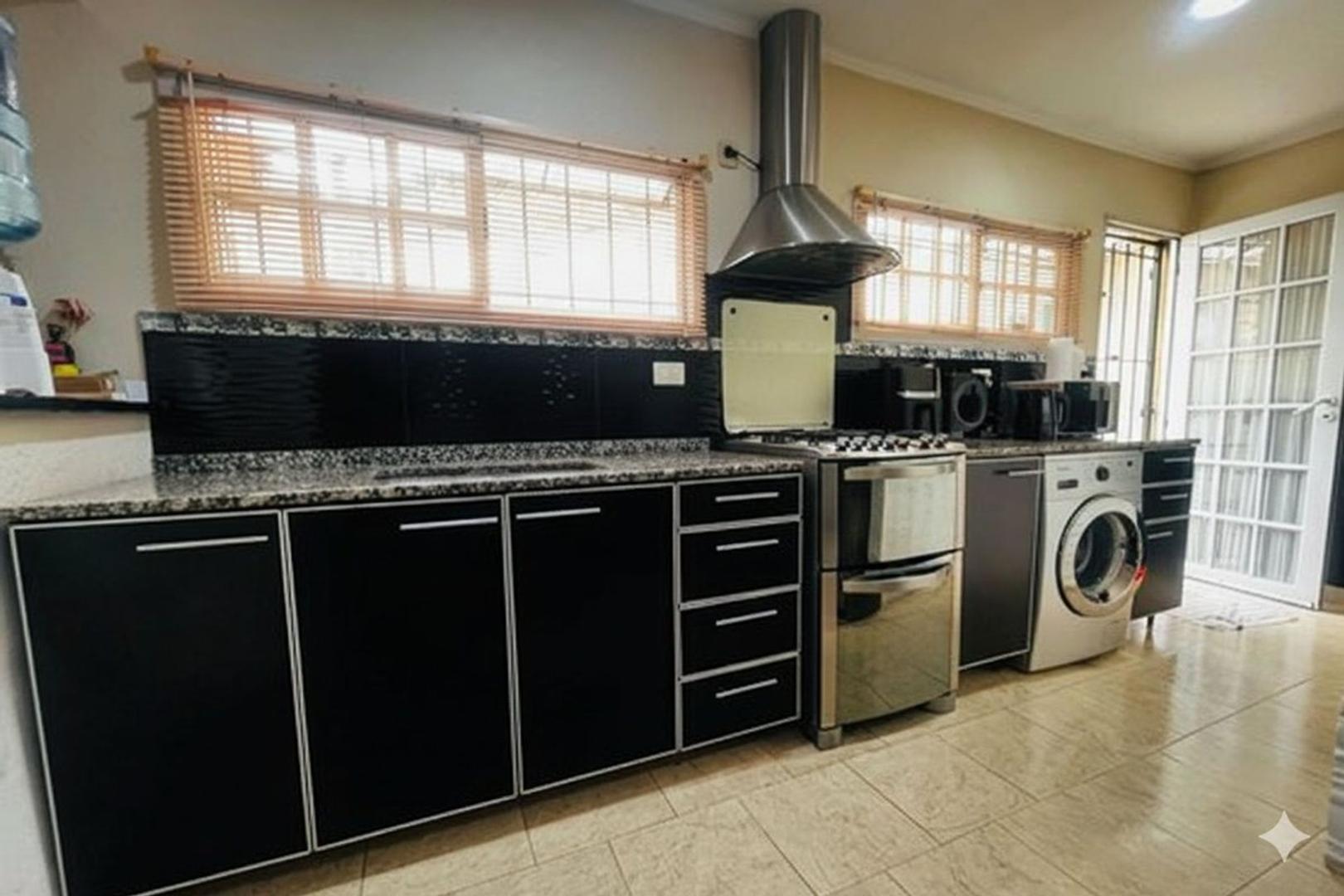 Casa 4 ambientes con 3 baños