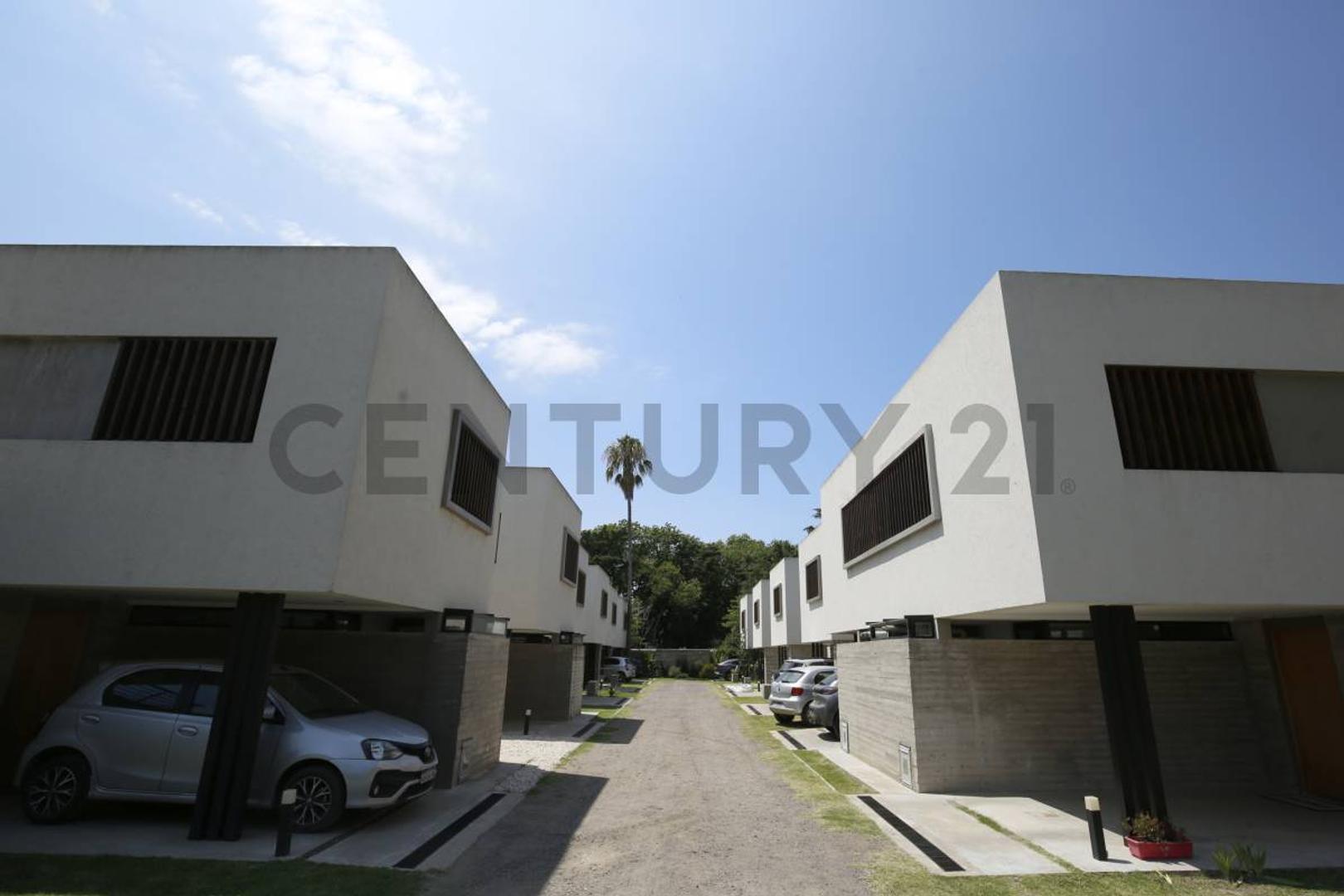 CASA EN VENTA EN CITY BELL TIPO DUPLEX EN COMPLEJO CERRADO