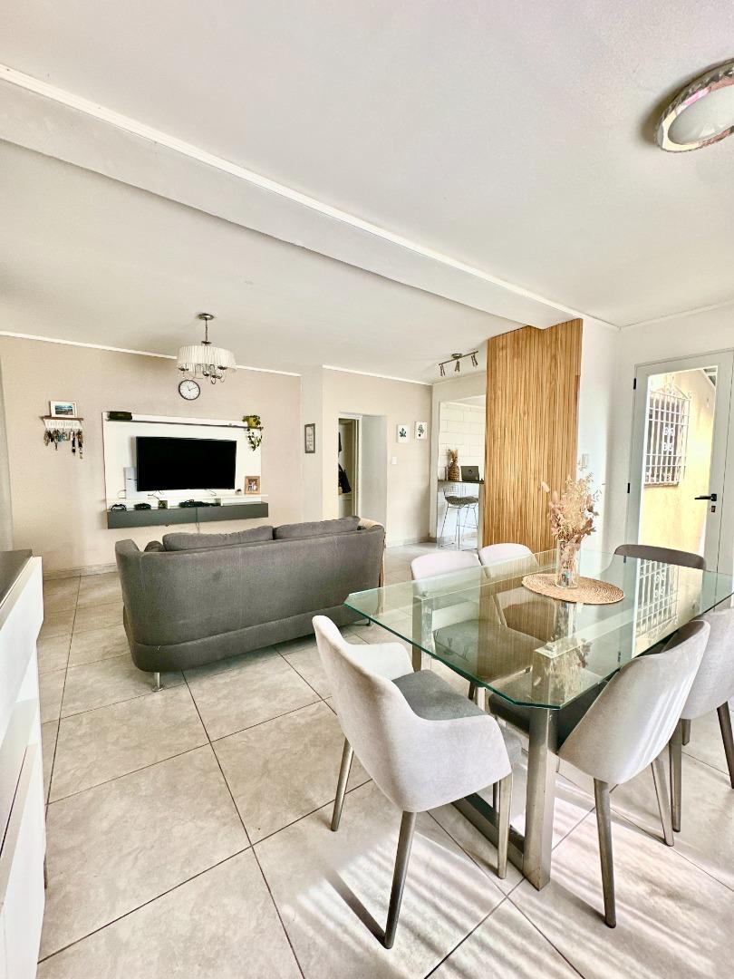 Casa en esquina, 2 dorm, patio y quincho - Gral Paz 815